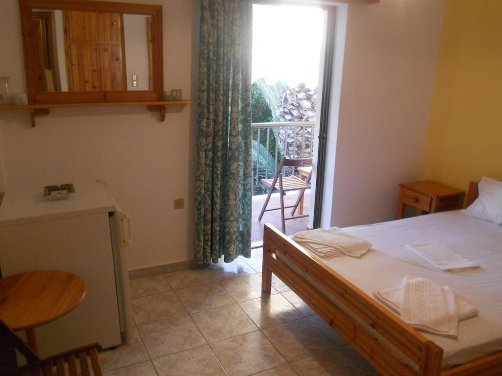 Assimakis Hotel Finikounta Quarto foto